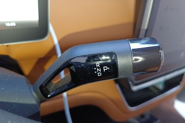 Used Geely Galaxy LEVC L380 2024 140-Degree 6-Seater All-Wheel-Drive Ultra