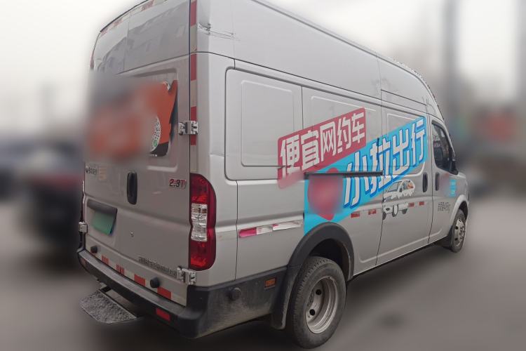 Used Dongfeng Yufeng 2023 V9+ 2.3T Manual Rear-Drive Dual Rear Tires Long Wheelbase High-Roof 3-Seater Cargo Van Rear Right 45 Deg