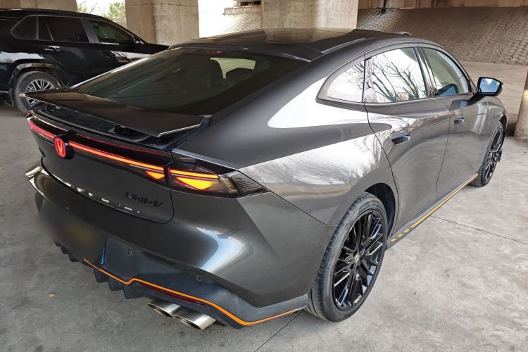 Used Changan UNI-V 2025 Model Third-Generation 2.0T Dynamic Edition