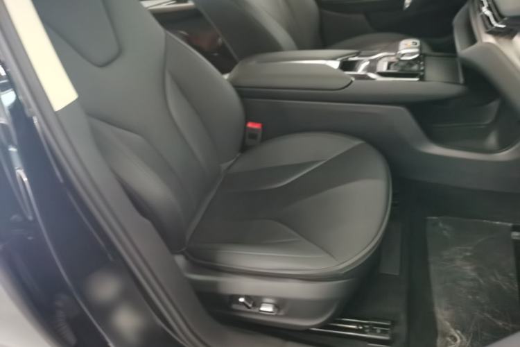 Used Hongqi E-QM5 2022 431 km Charge & Enjoy Edition
