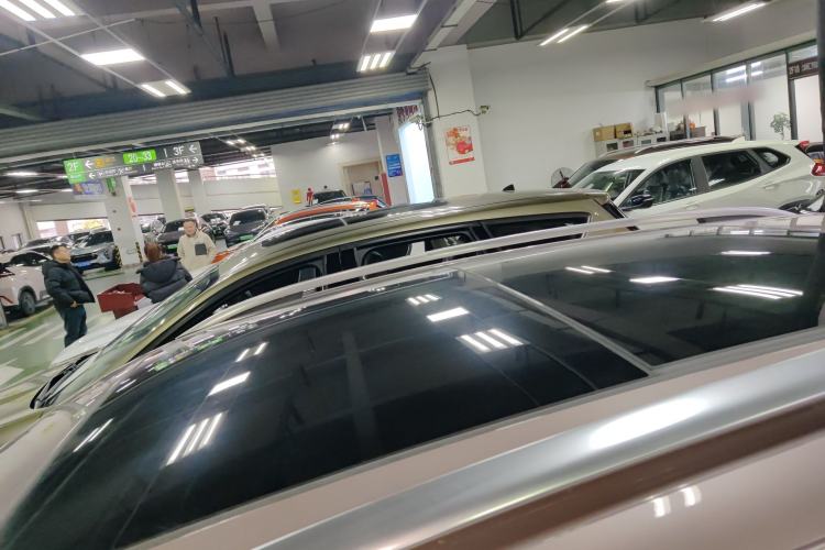 Used Volkswagen Tiguan L 2024 PRO 330TSI Two-Wheel Drive R-Line Smart Edition Roof