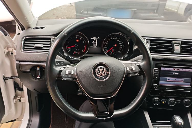 Used Volkswagen Sagitar 2015 230TSI Automatic Luxury Model Steering Wheel