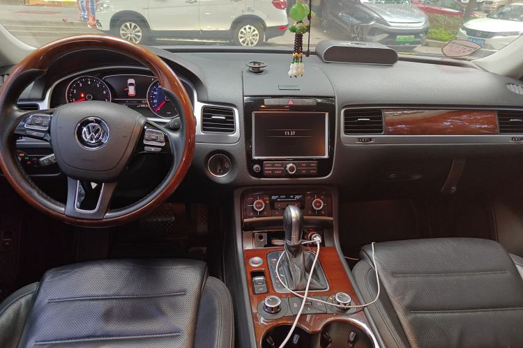 Used Volkswagen Touareg 2015 3.0 TSI Comfort Model Center Console