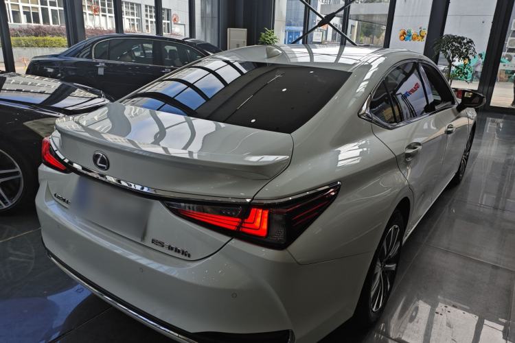 Used Lexus ES 2020 300h Premier Edition