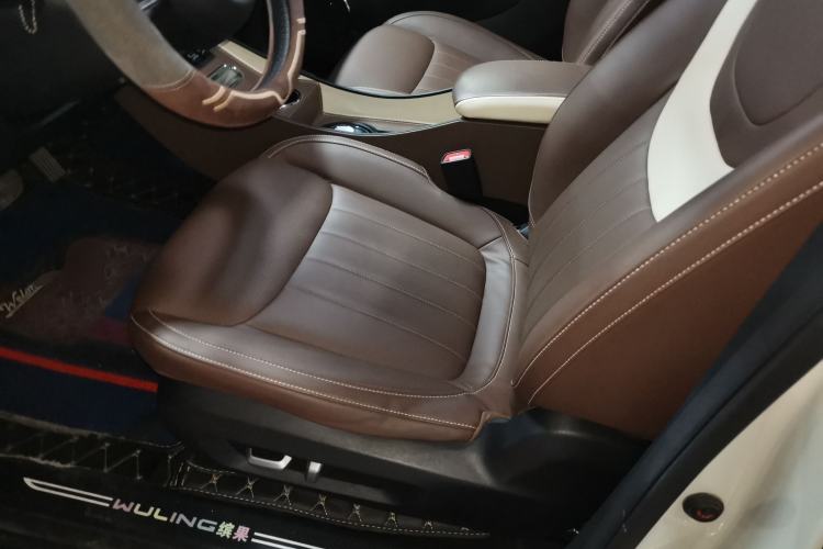 Used Wuling Bingo 2023 333 km Lingxi Connected+ Version Left Front Seat