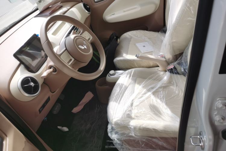 Used Wuling Hongguang MINIEV 2025 Four-Door Version Advanced Edition Left Front Seat