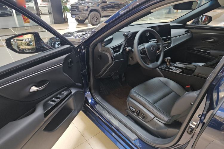 Used Lexus ES 2021 200 Excellence Edition
