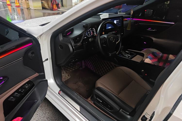 Used Lexus ES 2022 200 Excellence Edition
