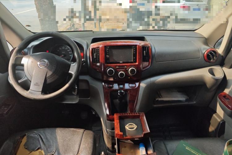 Used Nissan NV200 2012 1.6L 232 Seats Luxury Version Center Console