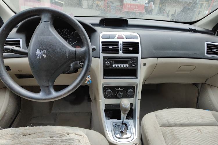 Used Peugeot 307 2013 Hatchback 1.6L Automatic Comfort Edition Center Console