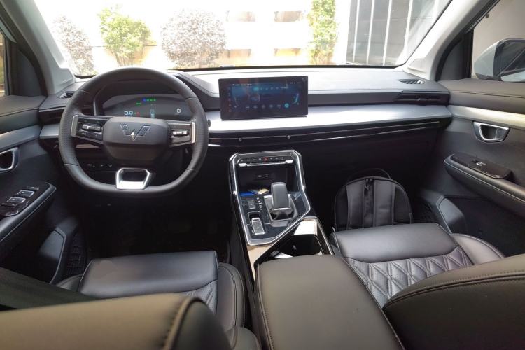 Used Wuling Asta 2022 2.0L DHT Electric-Speed Version
