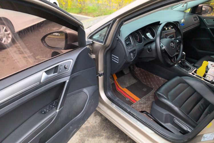 Used Volkswagen Golf 2015 1.4TSI Automatic Luxury Model Driver Seat