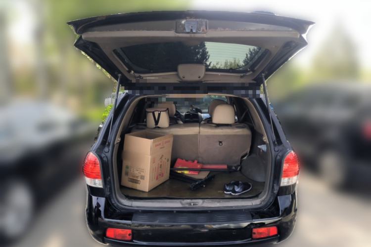 Used Huatai Santa Fe Classic 2012 2.0L Gasoline Manual Luxury Version Trunk