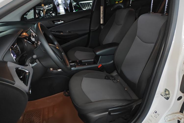 Used Chevrolet Cruze 2018 Hatchback 320 Automatic Pioneer Sunroof Edition
