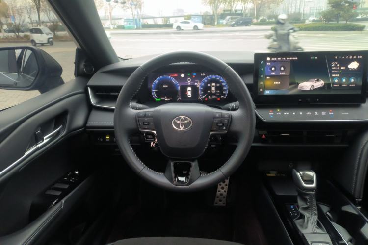 Used Toyota Camry 2025 Dual-Motor 2.0 HXS Glory Edition
