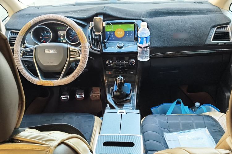 Used Lifan Auto Xuanlang 2017 1.8L Manual Utility Model Center Console