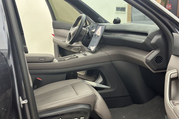 Used Nio ES7 2024 75 kWh Right Front Seat