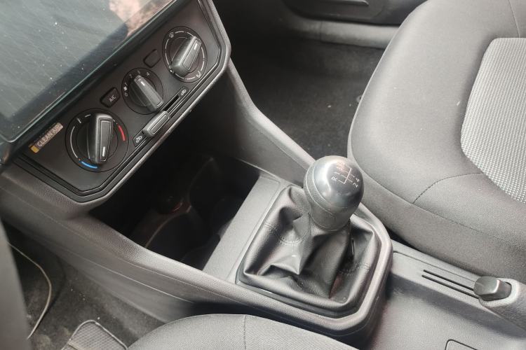 Used Volkswagen Jetta 2019 Dream Edition 1.5L Manual Fashion Version Interior 3