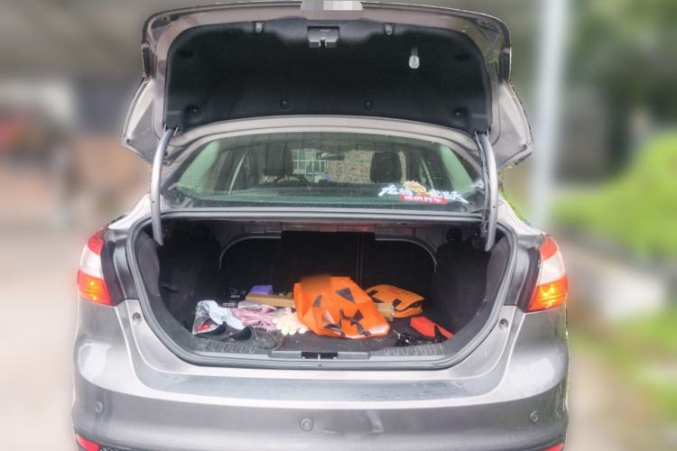 Used Ford Focus 2012 Sedan 1.6L Automatic Fashion Edition