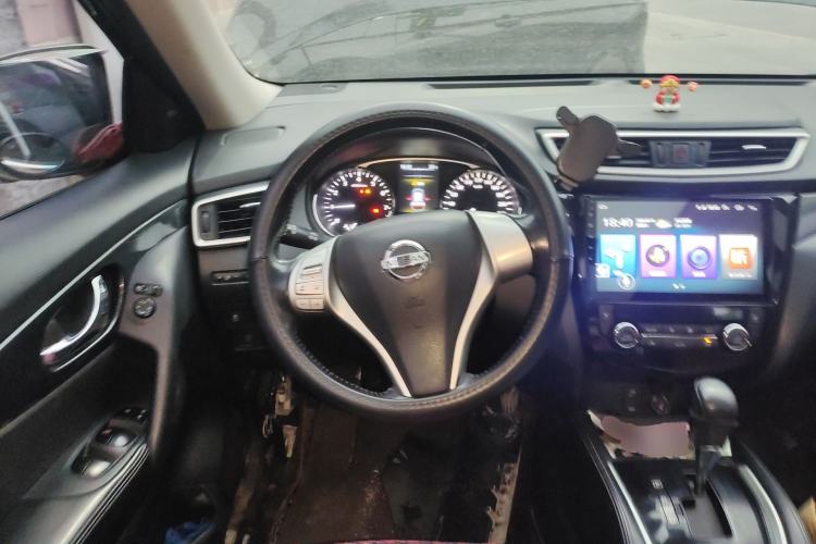 Used Nissan X-Trail 2014 2.5L CVT Luxury Edition 4WD Steering Wheel
