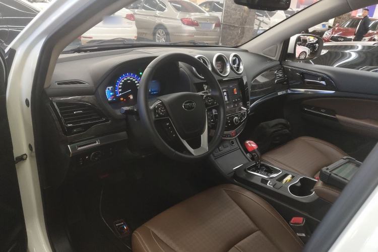 Used BYD S7 2016 2.0T Automatic Prestige Plus Center Console