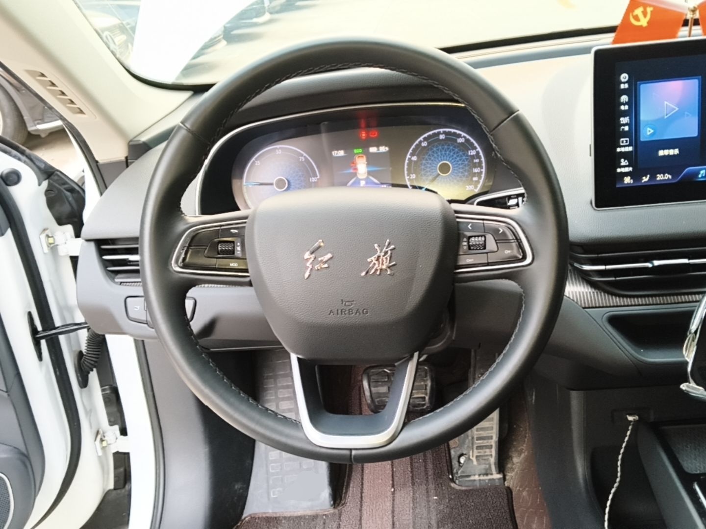 Hongqi E-QM5 2023 Base Travel Edition — снимка 13
