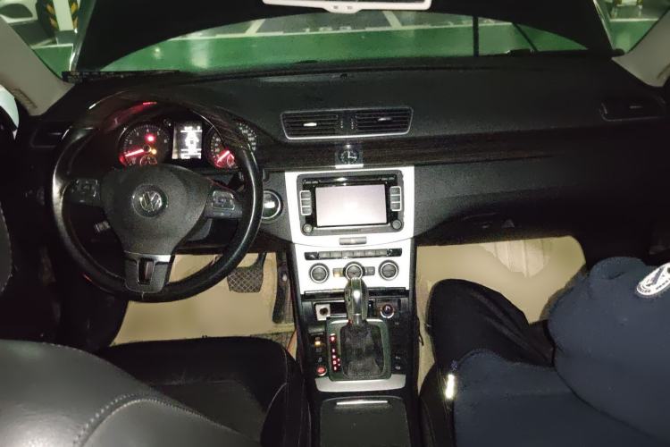 Used Volkswagen Magotan 2012 Revised Version 2.0 TSI Supreme Edition Center Console