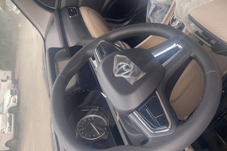 Used CHANGAN KUAYUE Wang X3 EV 2025 Model Luxury Single-Row Cage Transport Truck Interior 1