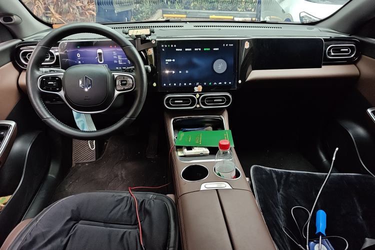 Used Leapmotor C01 2023 Extended-Range 316 Comfort Edition Center Console