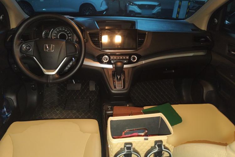 Used Honda CR-V 2016 2.0L two-wheel drive Urban Edition Center Console