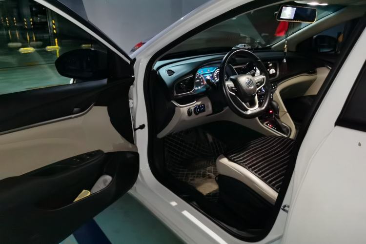 Used Buick GT 2019 15T Dual-Clutch Connected Elite Version China V Standard Driver Seat