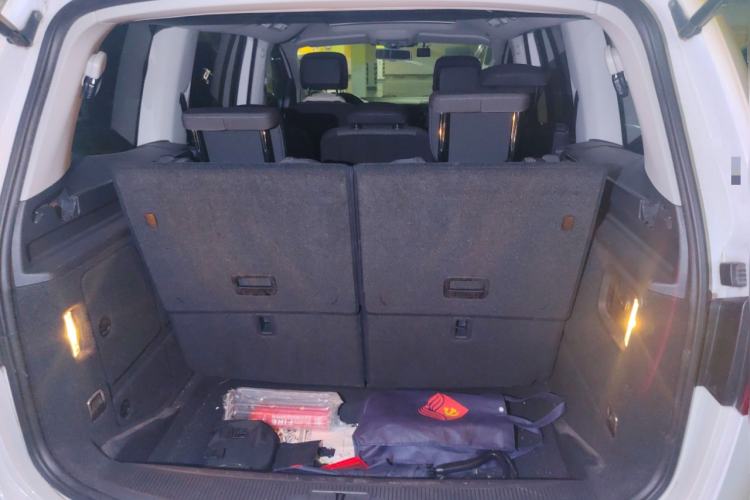 Used Volkswagen Sharan 2013 1.8TSI Standard Model Trunk