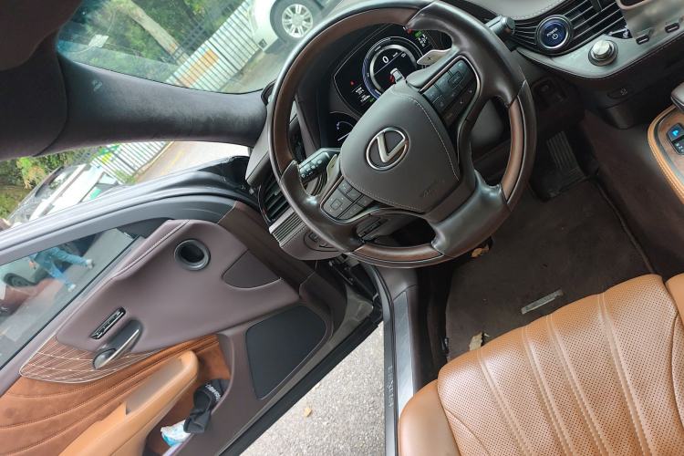 Used Lexus LS 2018 500h Executive Edition China V Standard Steering Wheel