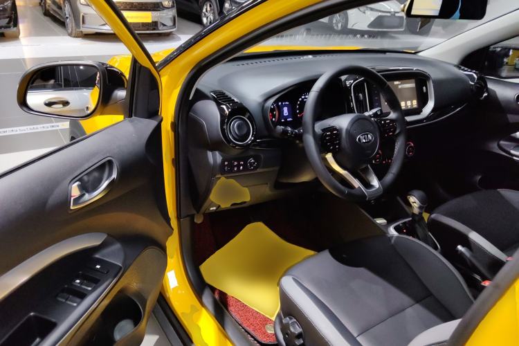 Used Kia kx1 Stonic 2021 1.4L CVT Fun & Sunroof Model
