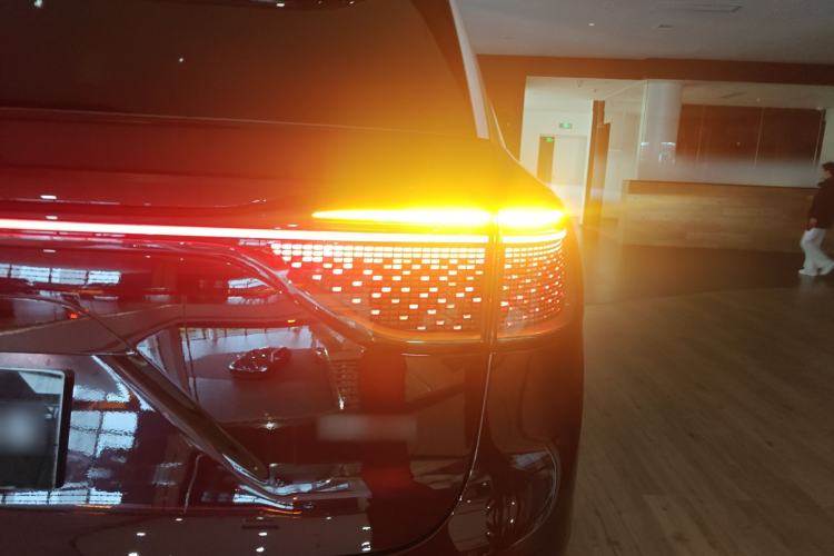 Used Hima AITO M9 2025 Extended-Range Ultra Version 52 kWh 5-Seater Edition Right Rear Taillight