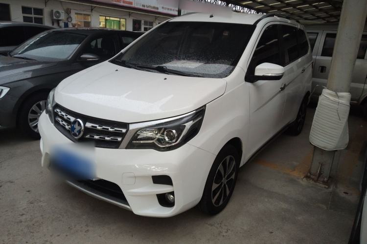 Used Venucia M50V 2017 1.6L XV CVT Deluxe Edition