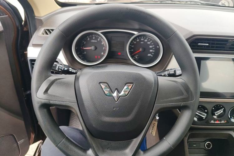 Used Wuling Hongguang 2018 1.5L S Comfort Model L2B Steering Wheel