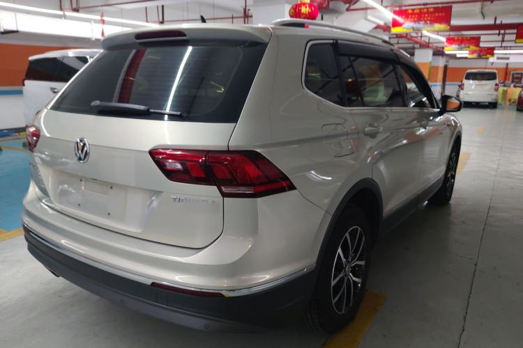 Used Volkswagen Tiguan L 2018 330TSI Automatic Two-Wheel Drive Luxury Edition Rear Right 45 Deg