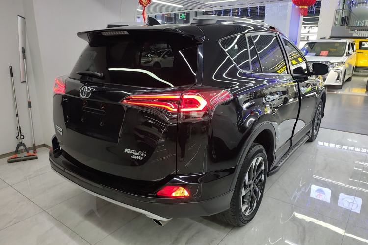 Used Toyota RAV4 2016 2.5L Automatic 4x4 Elite Edition
