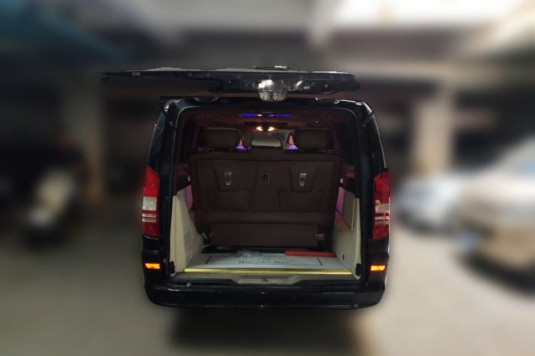 Used Mercedes-Benz Viano 2010 2.5L Luxury Edition