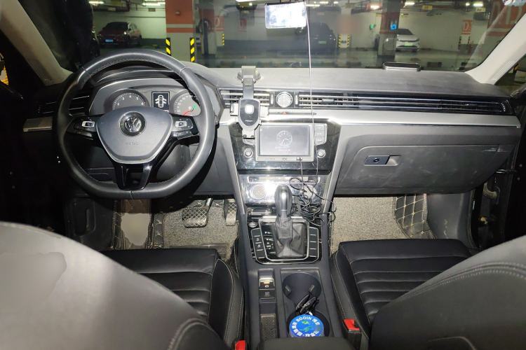 Used Volkswagen Magotan 2017 330TSI DSG Leading Model Center Console