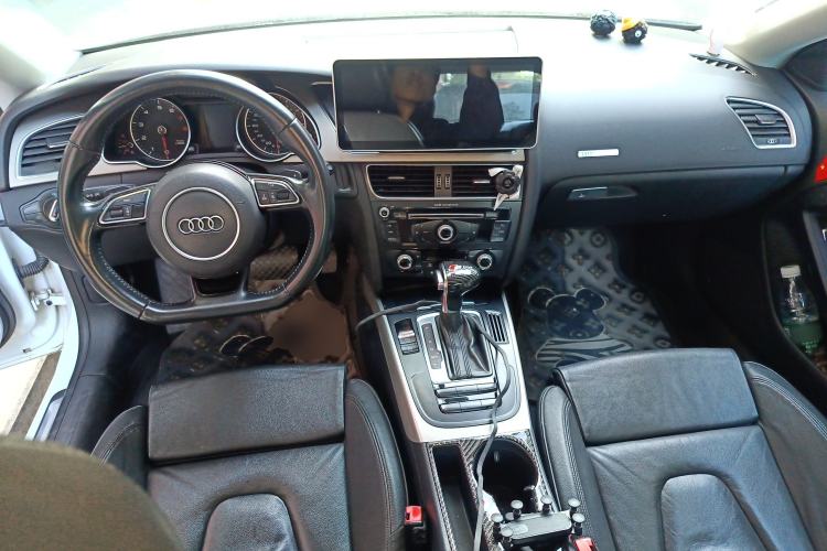 Used Audi A5 2014 Coupe 45 TFSI Center Console