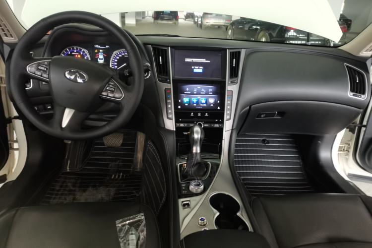 Used Infiniti Q50L 2016 2.0T Enjoyment Edition Center Console