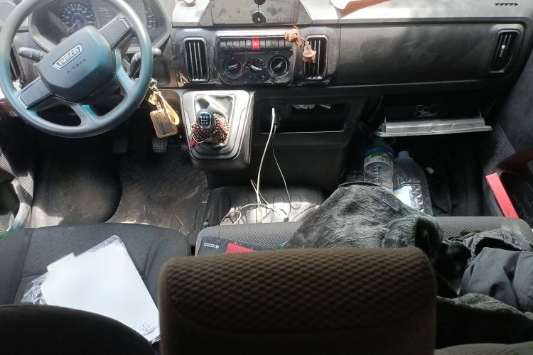 Used Iveco Daily 2023 2.5T A37M1 Long Wheelbase Mid-Roof Dual-Tire Side-Sliding Doors 5-9 Seats
