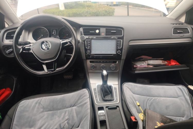 Used Volkswagen Golf 2016 230TSI Automatic Comfort Version Center Console