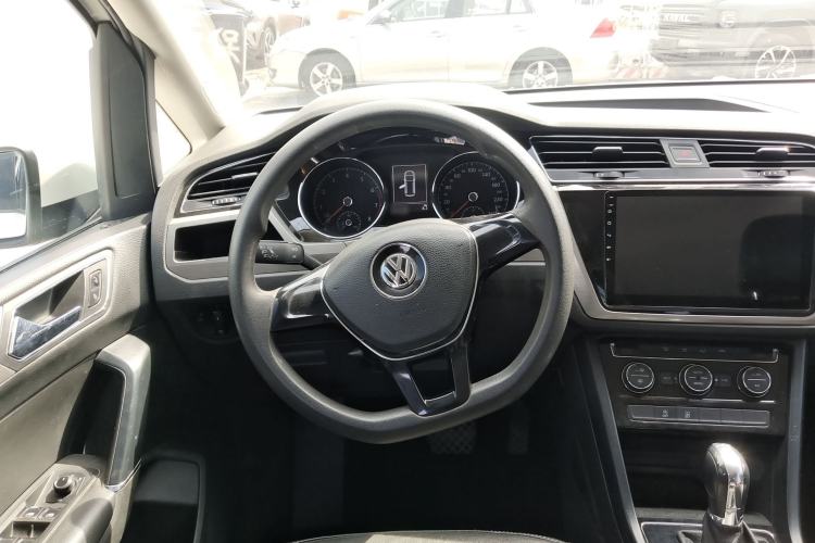 Used Volkswagen Touran 2016 Volkswagen Touran L 280TSI DSG Comfort Edition Steering Wheel