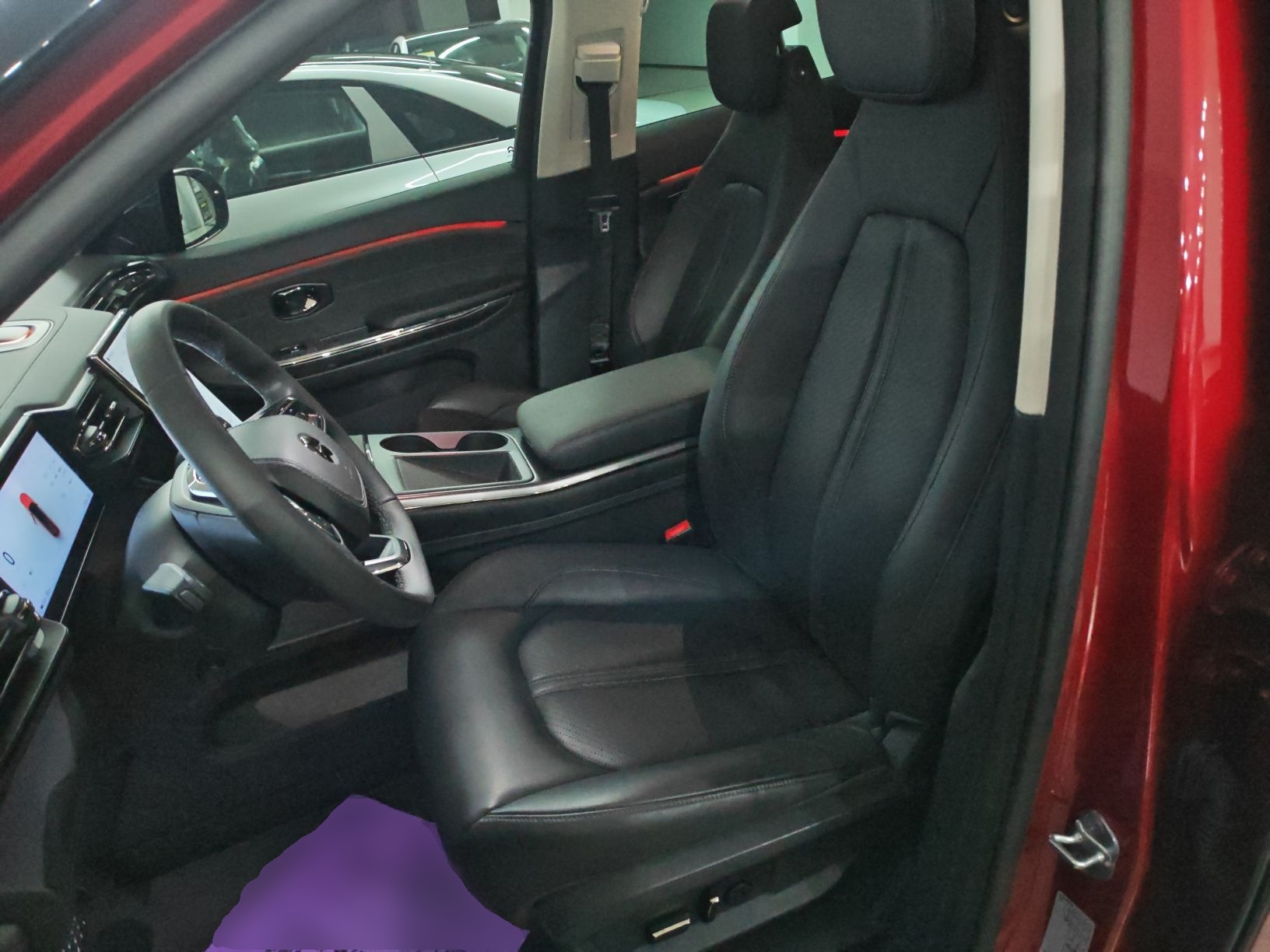 المقاعد الأمامية داخل السيارة