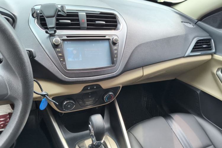 Used Ford Escort 2015 1.5L Automatic Comfort Edition Center Console