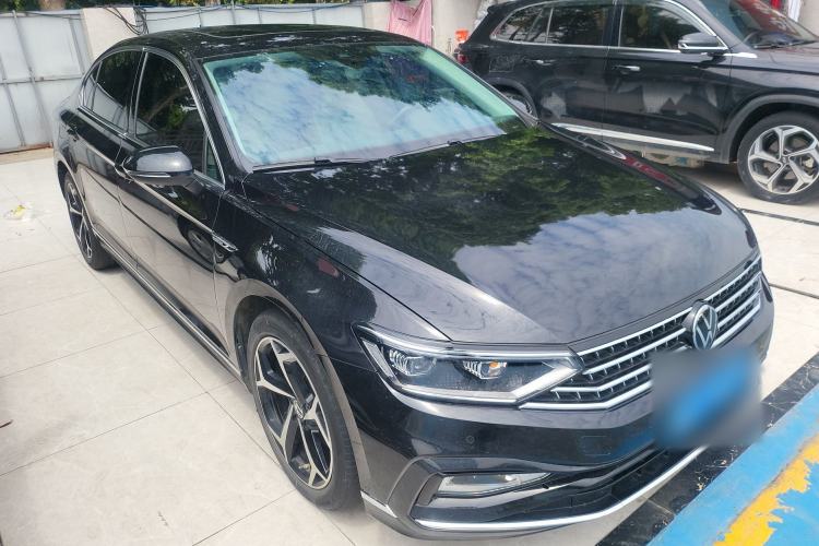Used Volkswagen Magotan 2023 2 Million Units Commemorative Edition 330TSI DSG Luxury Version Front Right 45 Deg
