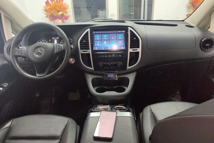 Used Mercedes-Benz Vito 2021 2.0T Elite Version 7 Seats Center Console